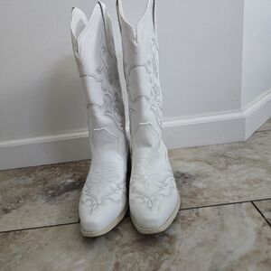 Brand new  size 9  women's Cowboy Boots